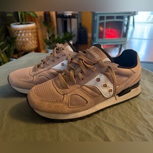 Saucony Shadow Sneakers Tan & White size 7.5